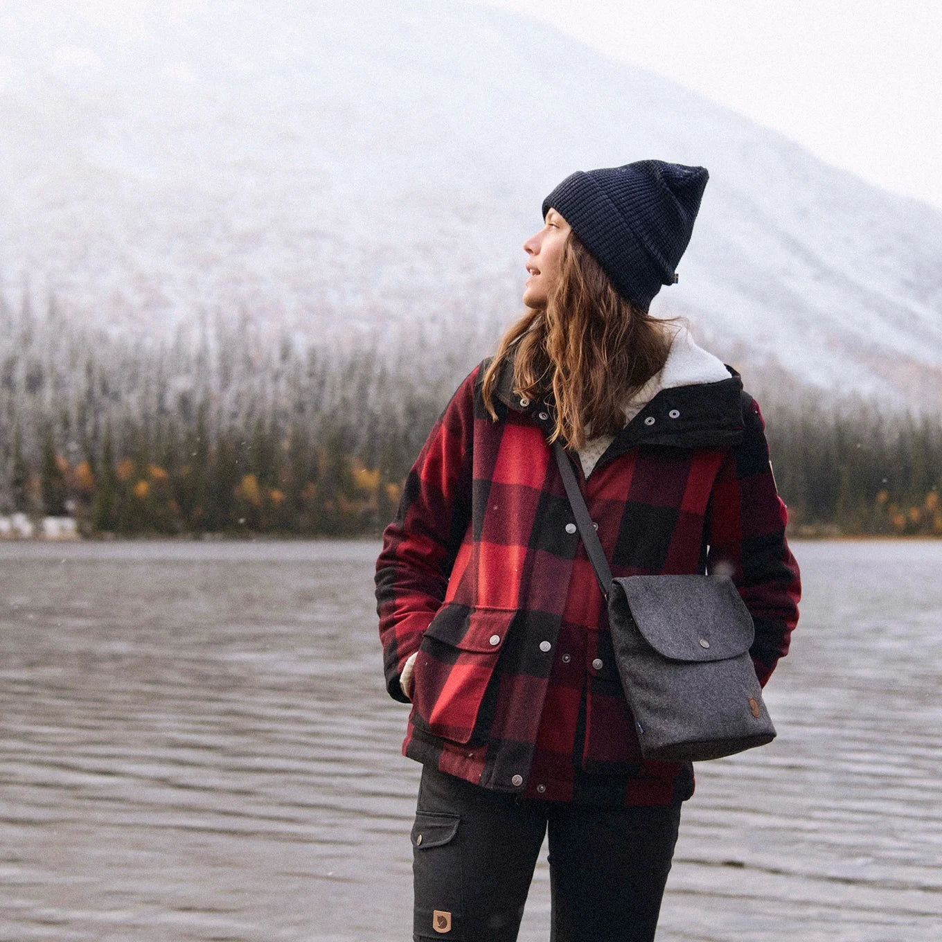 NORRVAGE POCKET SHOULDER BAG